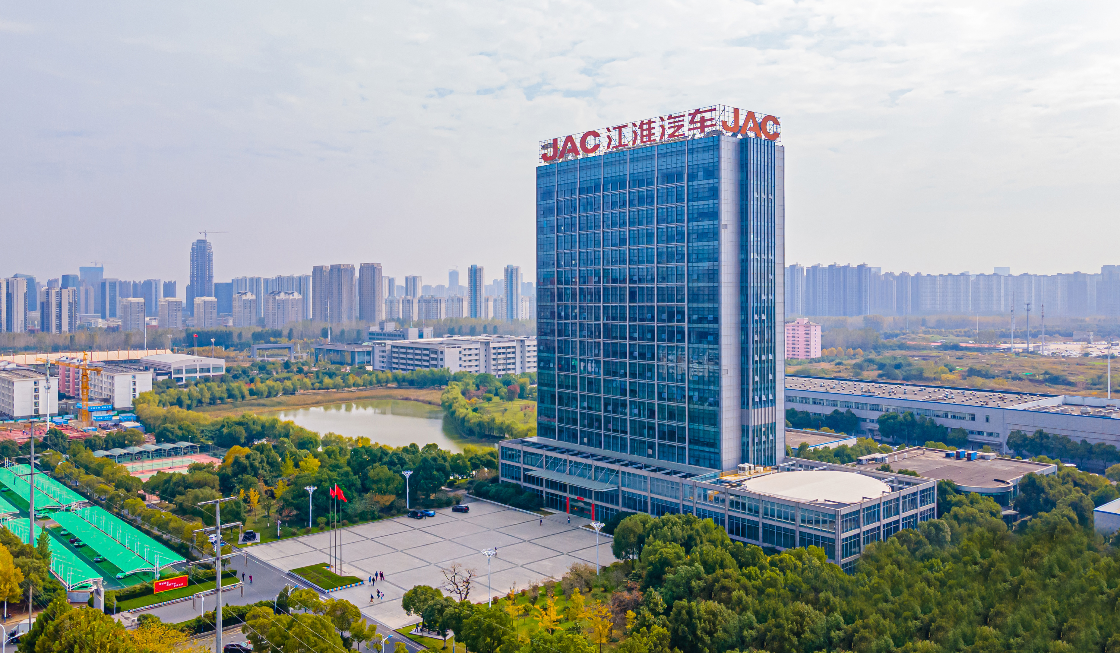 献礼60周年，品牌持续向上！江汽集团连获多项品牌殊荣